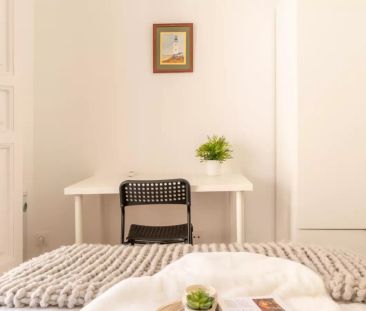Room in a shared 7-bedroom apartment for rent in Sol, perfect for professionals and students - Photo 6