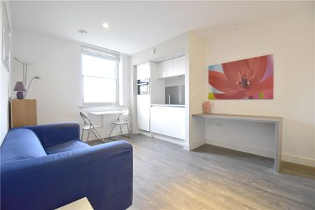 Well presented studio apartment within this architecturally designed development offering easy access to the historic City centre and Universities. Outside there is a secure bicycle store and communal garden. Furnished. - Photo 2
