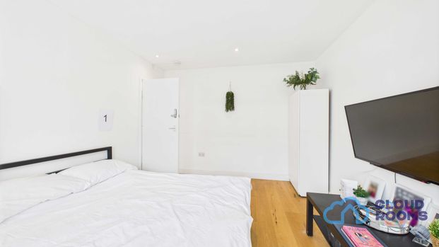 RM1 Westmead | Farnborough | GU14 7SG - Photo 1