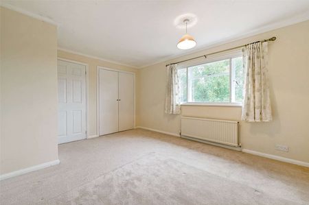 A well-maintained family home full of period features with mature rear garden and driveway parking for one car. - Photo 5