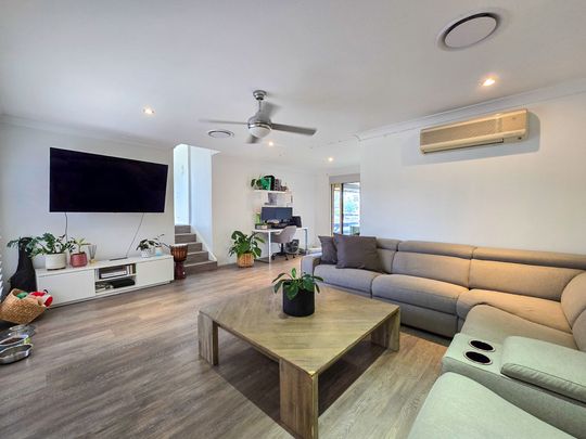 Bright, Modern & Spacious - Photo 1
