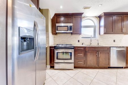 For Lease - 561 Queen Street Unit# upper, Kitchener, Ontario - Photo 4