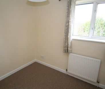 Semi-detached house to rent on - Photo 2