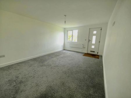 2 bedroom end of terrace house to rent - Photo 2