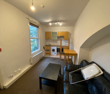 Flat 1, 6 Chestnut Avenue, LS6 1BA, Leeds - Photo 1