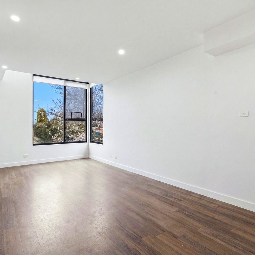 Modern unit in New Town - Photo 1