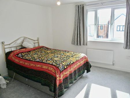 4 bedroom detached house to rent - Photo 2