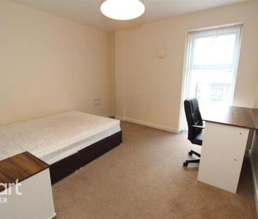 3 bedroom flat to rent - Photo 4