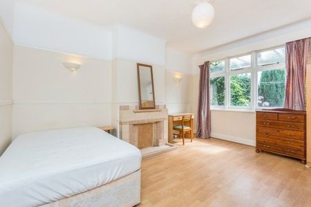 Grove Road South, Southsea *VIDEO TOU... - Photo 2