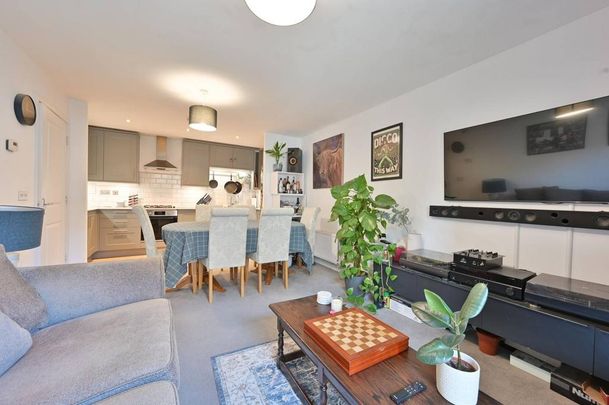 2 bedroom flat to rent - Photo 1