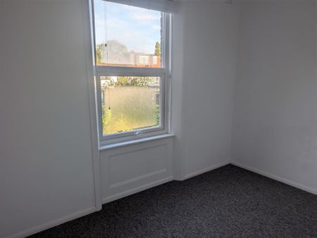 3 bedroom flat to rent - Photo 2
