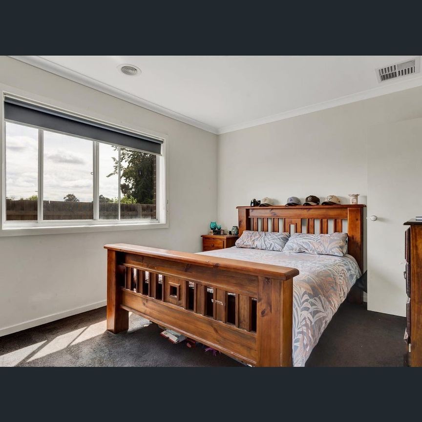 4/215 Station Road, Melton, Vic 3337 - Photo 1