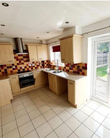 4 bedroom terraced house to rent - Photo 3