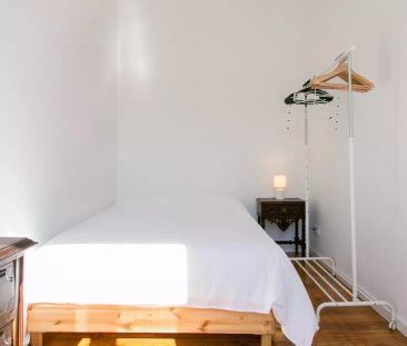 Room in a shared 7-bedroom apartment for rent in Lisbon - Foto 6