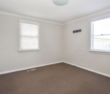 33 Lawson Crescent, Orange. - Photo 1