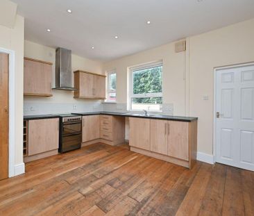 2 bedroom terraced house to rent - Photo 4