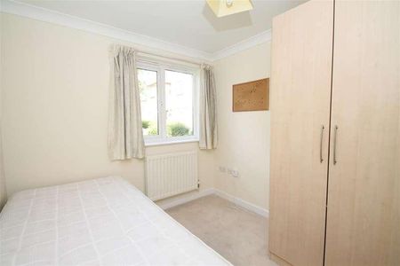 Hazelwood Lane, London, N13 - Photo 4