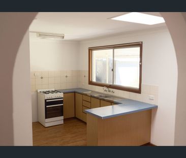 Spacious Beachside Home for Rent - Photo 2