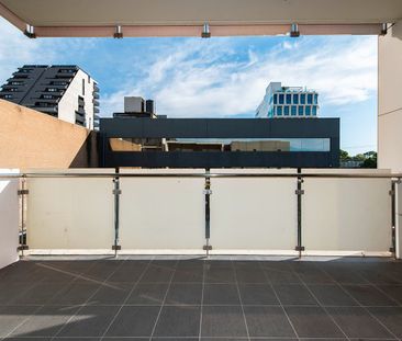 Stylish 2-Bedroom Apartment in the Heart of Box Hill - Photo 3