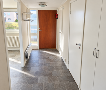 Trevlig lägenhet med renoverat kök och badrum. Lägenheten har egen ... - Foto 5