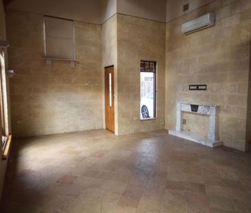 UNIQUE 5X1 HOME IN LOVELY ACSOT ESTATE - Photo 2