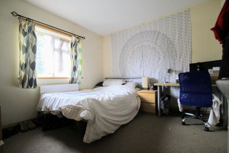 6 bedroom end of terrace house to rent - Photo 4