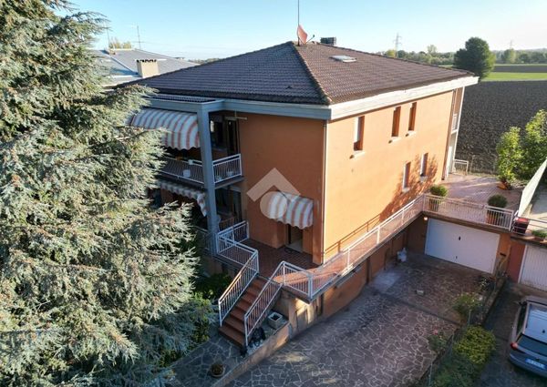 Porzione di bifamiliare in affitto
