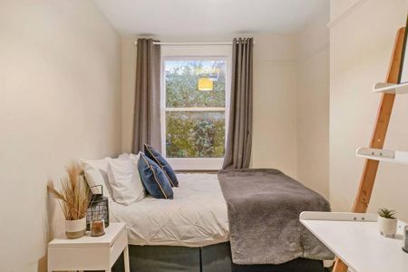 1 bedroom in a house share to rent - Photo 4