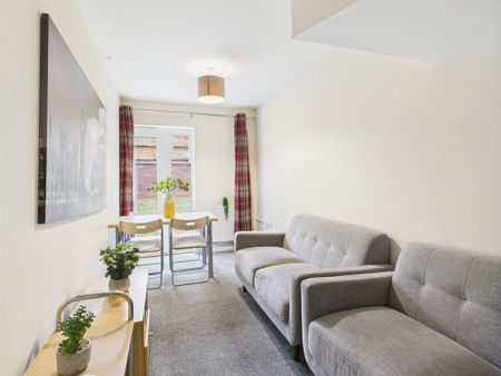 4 bedroom semi-detached house to rent - Photo 2