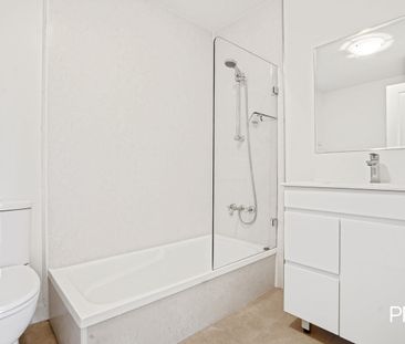 Freshly Renovated 3-Bedroom Duplex - Photo 5