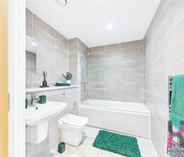 3 bedroom flat to rent - Photo 4