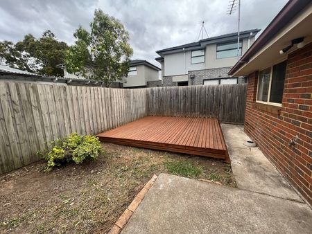 8 Sexton Street, Airport West VIC 3042 - Photo 5