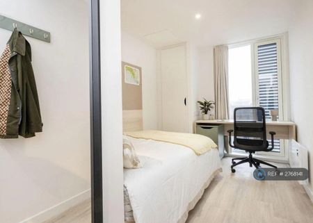 1 bedroom in a flat share to rent - Photo 5