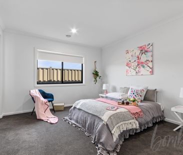 MODERN FAMILY HOME AND PERFECT LOCATION - Photo 6