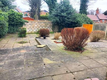 Overton Place, West Bromwich, B71 - Photo 4