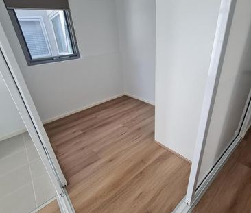 Modern Apartment Living in the Heart of Caulfield East - Photo 3