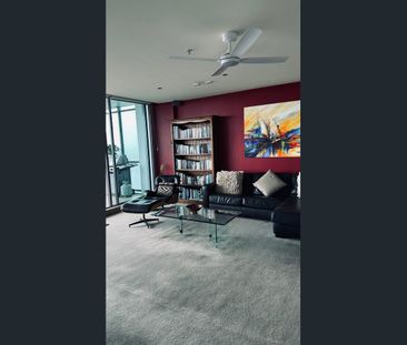 Stunning Waterfront Apartment with Spectacular Views - Photo 3