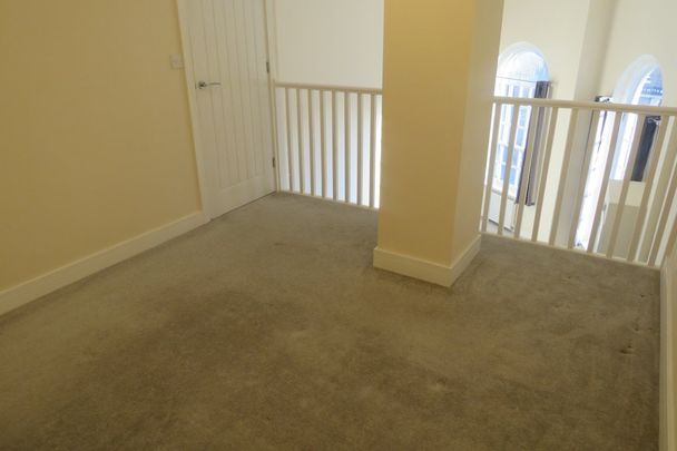 High Street - Photo 1