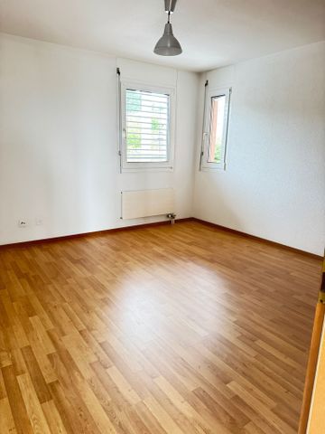 Spacieux 3.5p avec balcon et cheminée à louer à Crissier - Photo 3