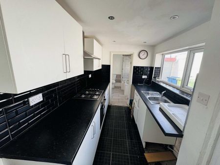 4 bedroom bungalow to rent - Photo 2