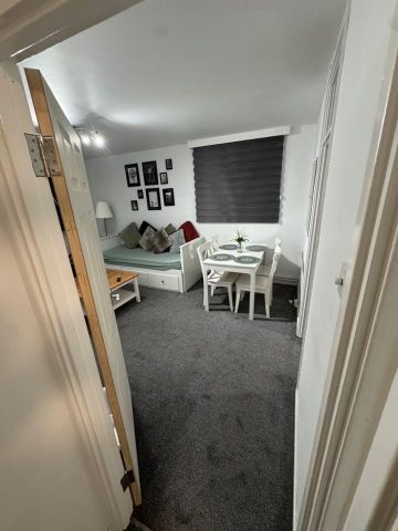 1 Bed Flat, Shaftesbury Point, E13 - Photo 3