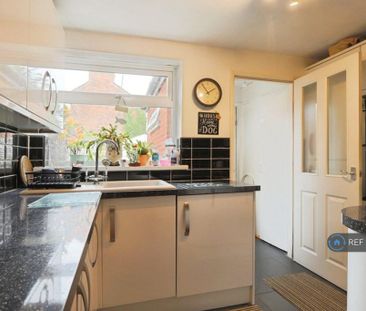 3 bedroom terraced house to rent - Photo 5