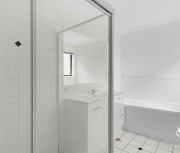 Spacious 3 bedroom villa in great location - Photo 2