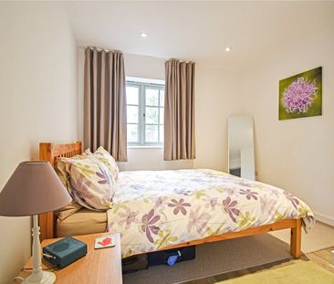 Well presented 2 bedroom apartment situated just to the south of th... - Photo 2