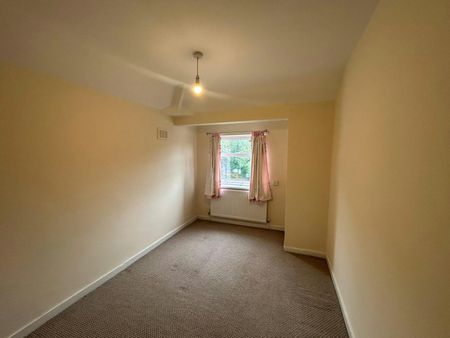 Semi-detached house to rent on - Photo 2