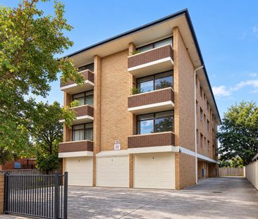TOP FLOOR APARTMENT WITH PRIVATE BALCONY & EXPANSIVE AREA VIEWS! - Photo 5