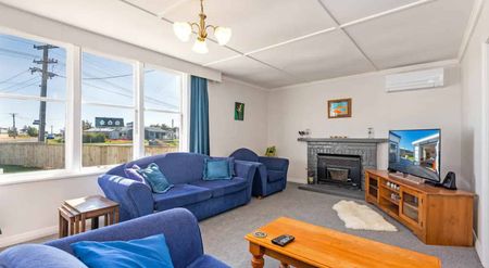 Enjoy sea breezes on Seabury Ave! - Photo 2