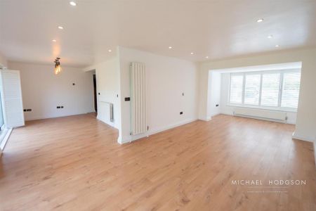 4 bedroom detached house to rent - Photo 4