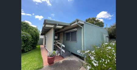 NEAT & TIDY STUDIO LIVING ! - Photo 2