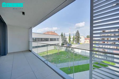 Pronájem krásné novostavby bytu s terasou v nově vzniklé luxusní rezidenci Šantovka Living Olomouc. - Фото 3